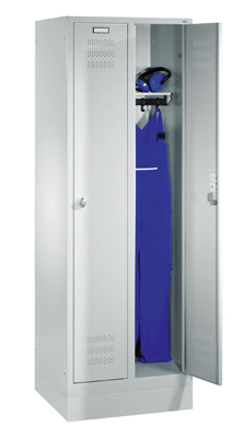Acél-ruhásszekrény szellőző-lyukakkal és lábazattal, színe: RAL 7035 világosszürke, 2 db 300 mm széles rekesszel, SzxMéxM: 610x500x1800 mm