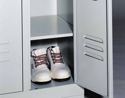 Tartozék öltözői szekrényhez: magasságállító csavar a szekrény-lábakhoz, 4 db/készlet