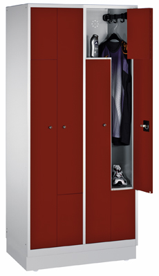 Z-ajtós öltözőszekrény lábazattal és hengerzárral, 4 Rekesz, SzxMéxM 820x500x1820 mm