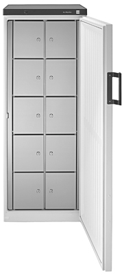 Közösségi hűtőszekrény 10 zárható rekesszel, szé x mé x ma: 602x600x1590 mm, 360 literes űrtartalommal.