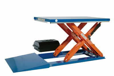 Lapos formájú emelő-asztal, zárt asztal formátum, terhelhetőség: 1000 kg, láb működtetés, asztal mérete SzxH: 1270x1350 mm, Motor: 400 V/0,75 kW